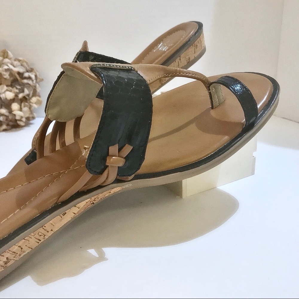 Yuu Black and Natural Leather Toe Sandals size 7